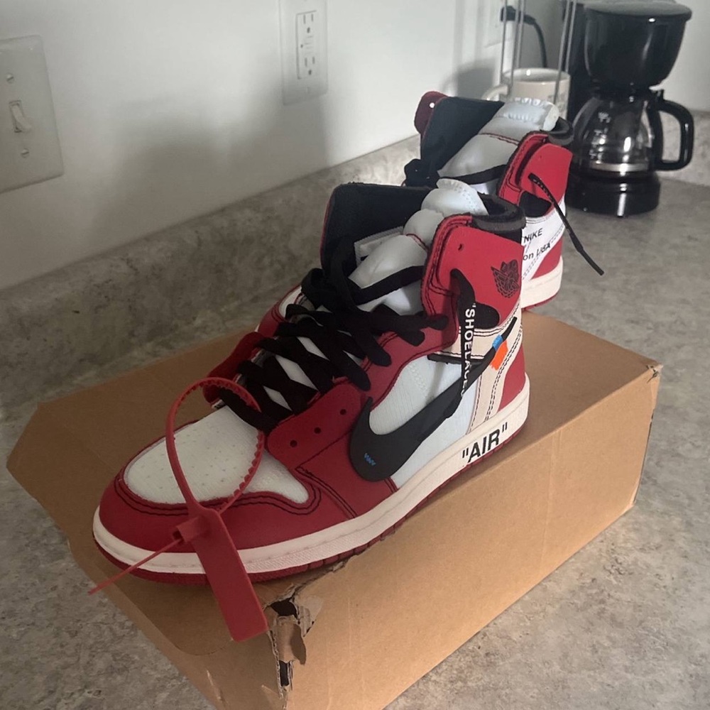 Off-white x Air Jordan 1 Retro High OG ‘Chicago’